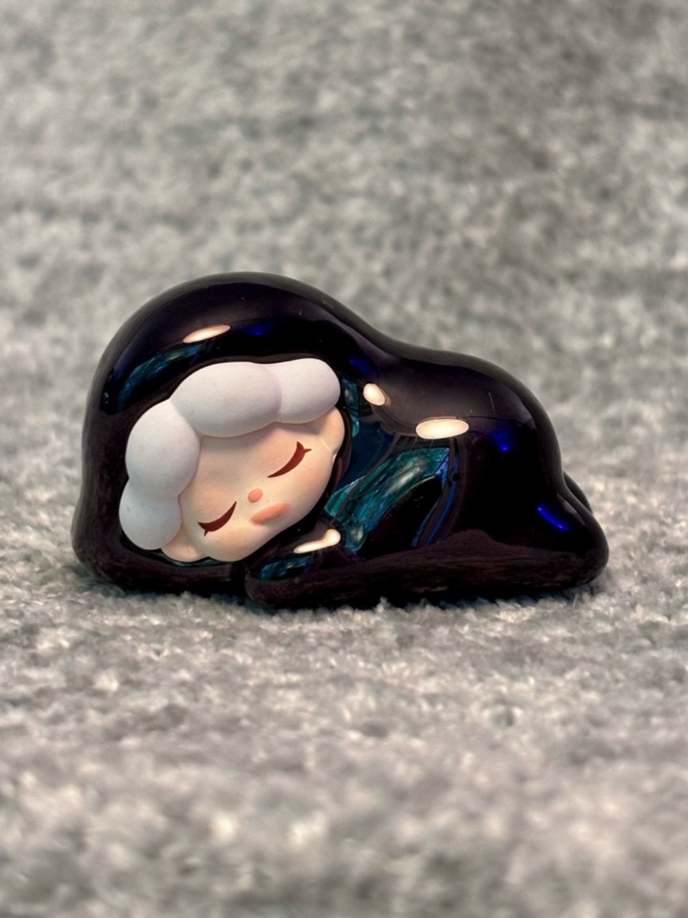 SUPER SECRET Dodo Sugar Wendy Melted Away shiny black mini bean w/ silver chain